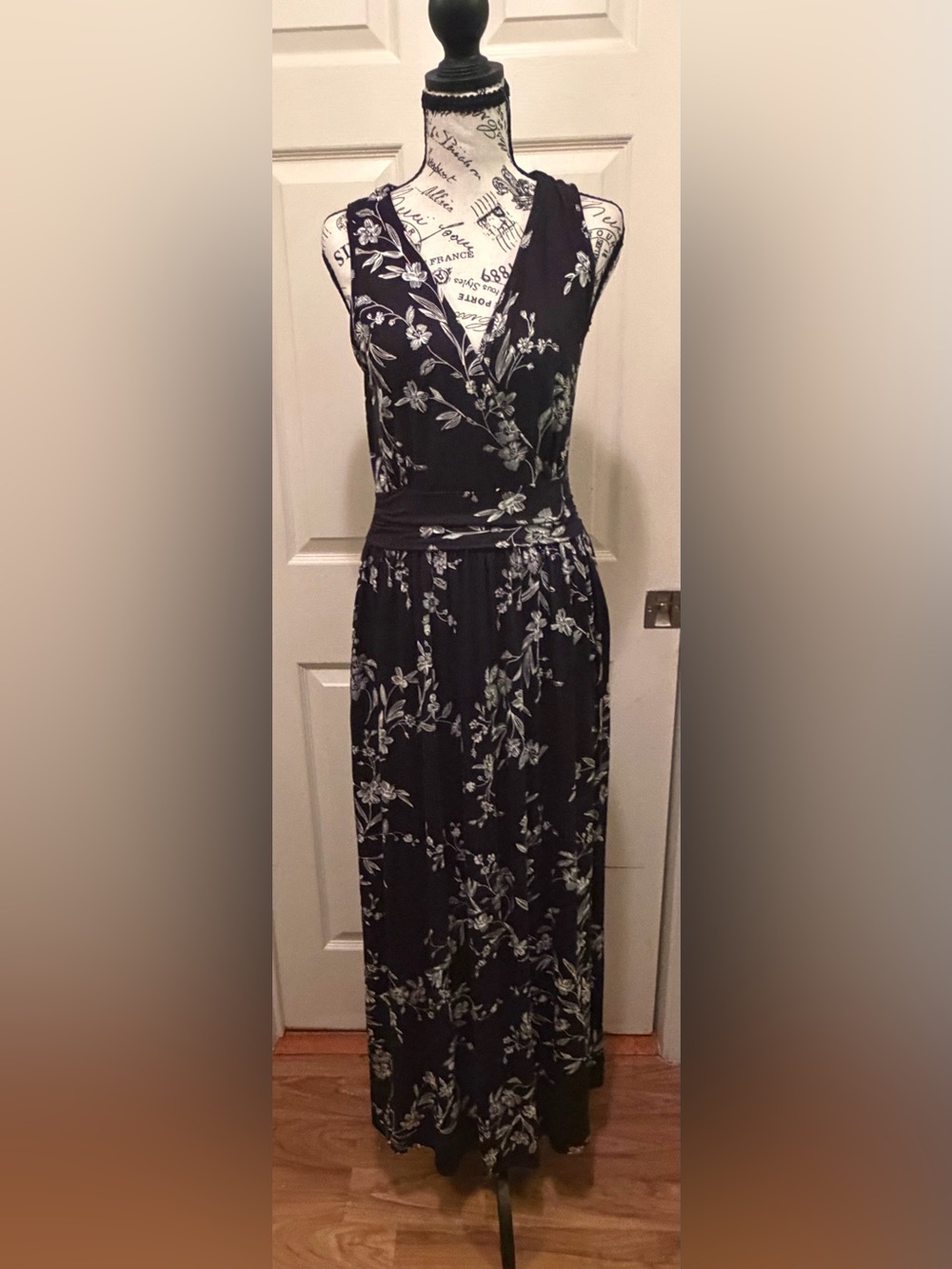 Sleeveless Black Floral Maxi Dress with V-Neck